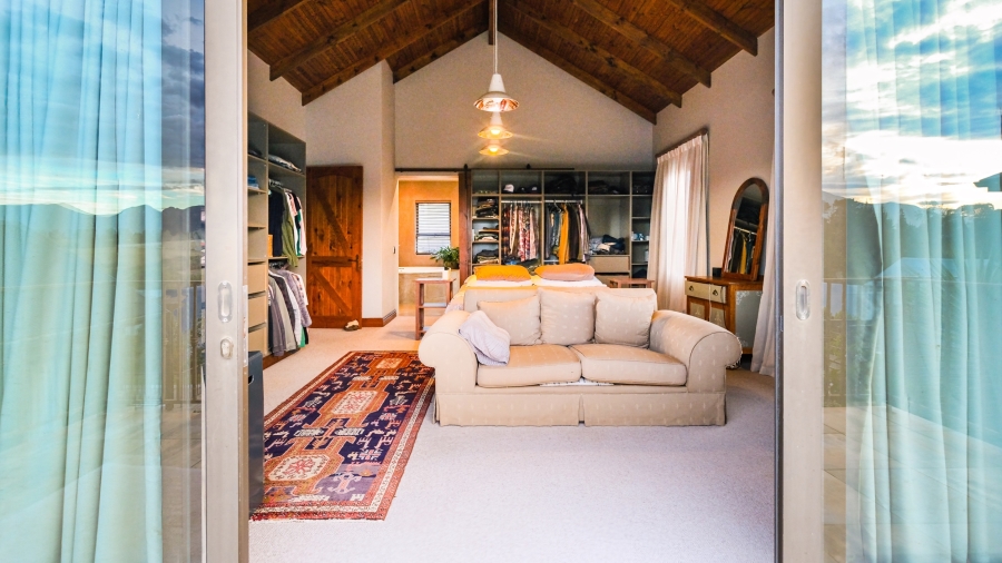 5 Bedroom Property for Sale in Kraaibosch Manor Western Cape